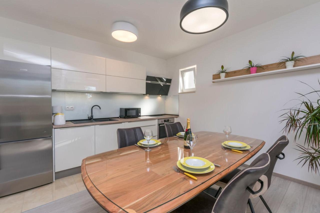 Apartment Dora Duće 외부 사진